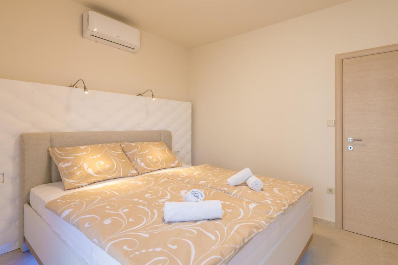 Apartments Abros Crikvenica Exterior foto